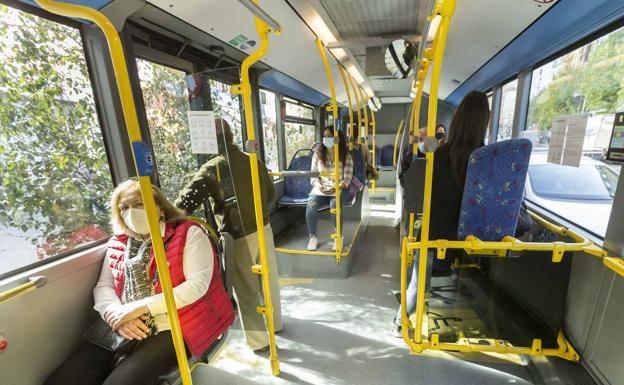 Cantabria implanta una única tarjeta de pago para todos los autobuses de la región