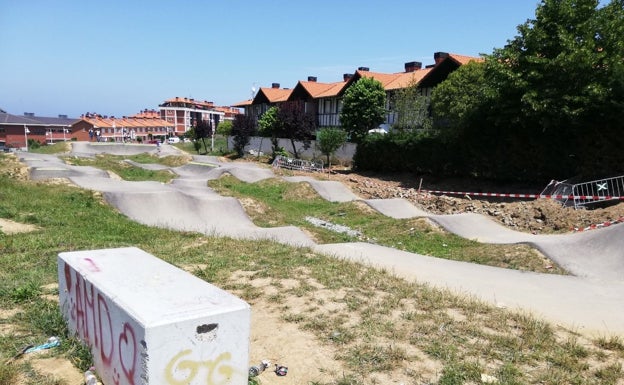 Residentes del Alto la Cruz, en Castro, se quejan del «foco de contaminación» en la pista de 'pump track'