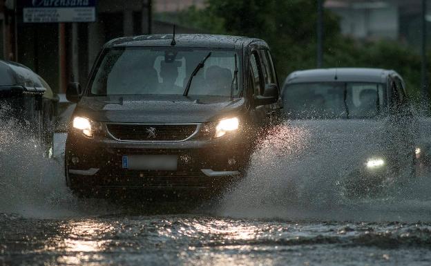 Consejos para conducir durante una tormenta o inundación