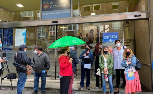 «La vacunación de los docentes es caótica», se quejan los representantes del profesorado ante Sanidad