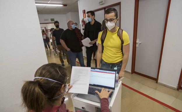 Cantabria pondrá en marcha el sistema de autocita para vacunarse en julio