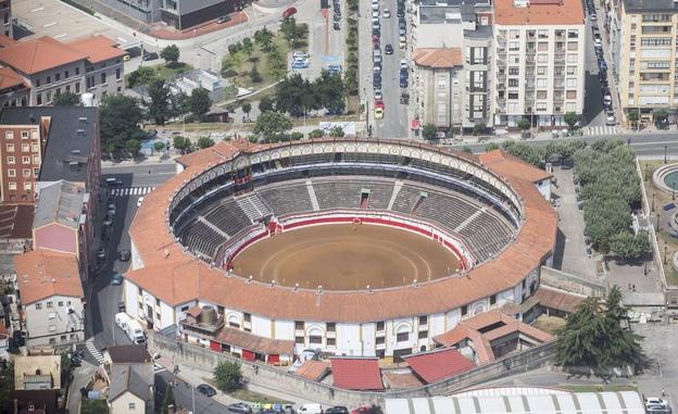 Una empresa acusa al Ayuntamiento de trato de favor con el gestor de la Plaza