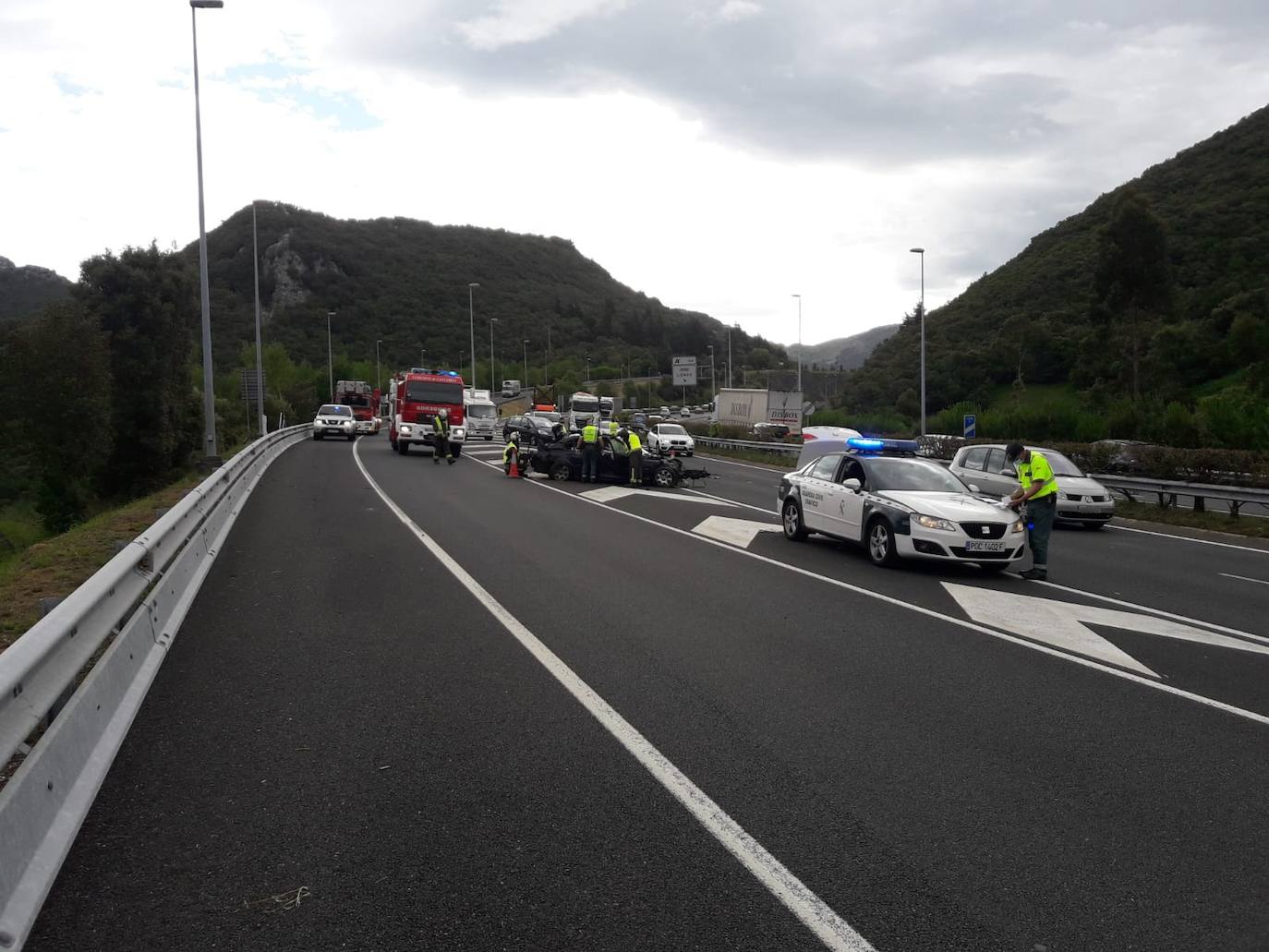 Cinco heridos en un accidente múltiple en la A-8