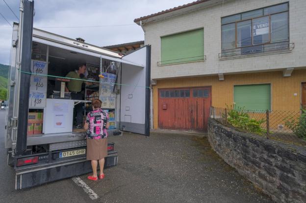 «En 34 años han abandonado estos pueblos tres cuartas partes de los vecinos»