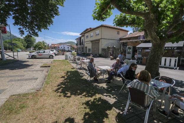 «Aquí vienen muchos turistas, pero los que vivimos somos pocos»