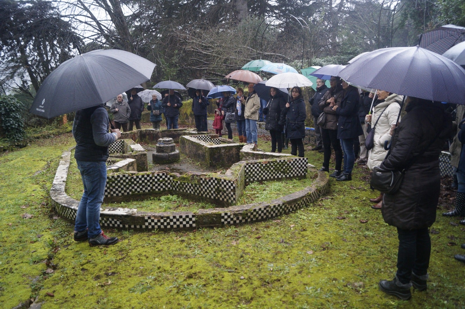 Vuelven las visitas a los jardines del castillo de Ocharan, en Castro