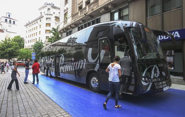 Competencia multa con casi un millón a dos cárteles cántabros del transporte de viajeros