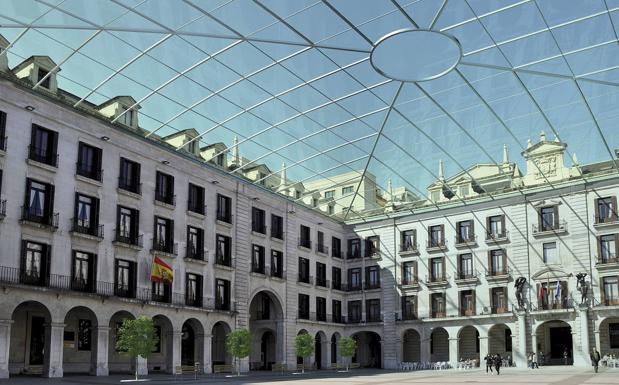 El Ayuntamiento agilizará los trámites para construir la cubierta de la Plaza Porticada