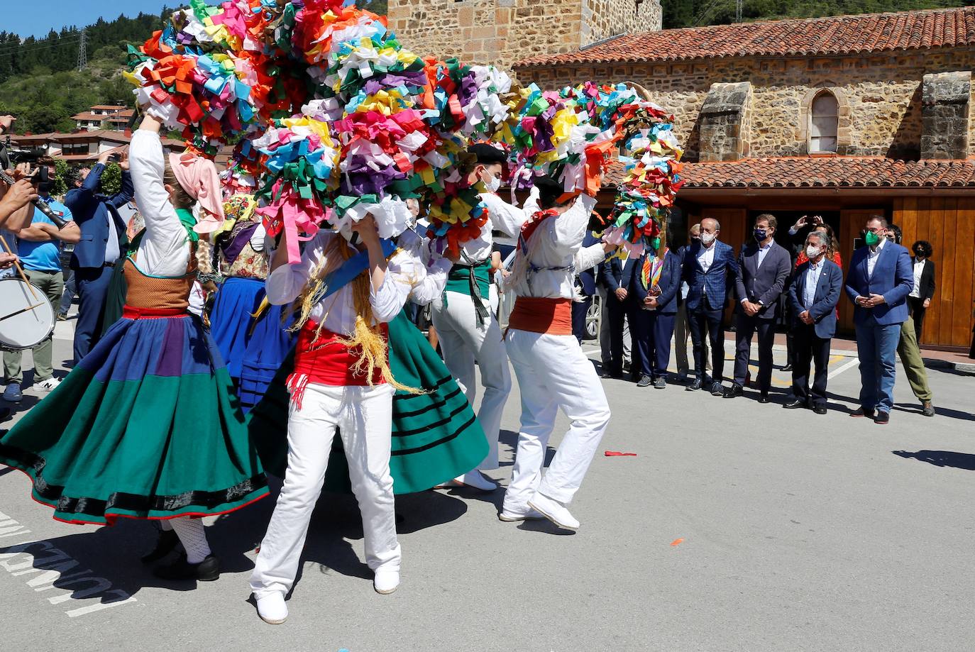Revilla, Feijóo y Barbón ensalzan «el encuentro entre diferentes» en la cumbre de Liébana