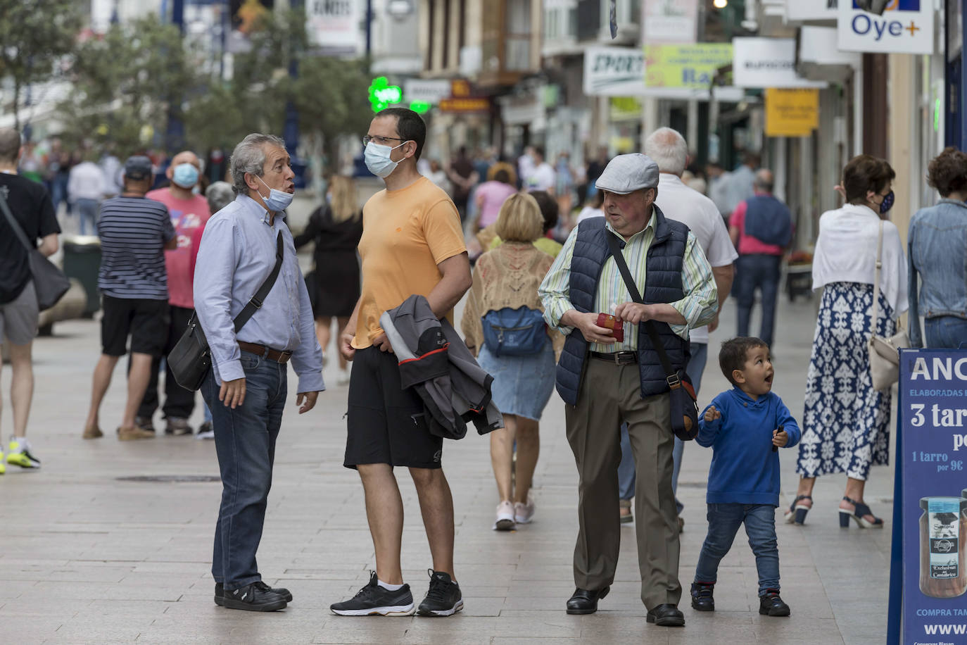 La prudencia reina en las calles el primer día sin mascarilla