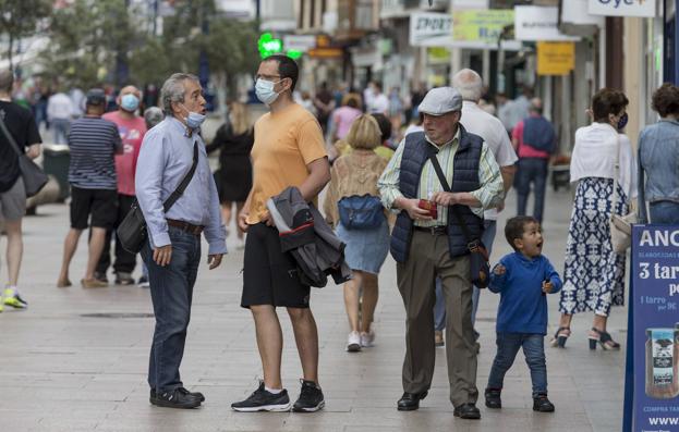 La prudencia reina en las calles el primer día sin mascarilla