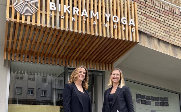 María Solano y Clara Liaño lideran Bikram Yoga Santander, la disciplina que se practica a 40 grados