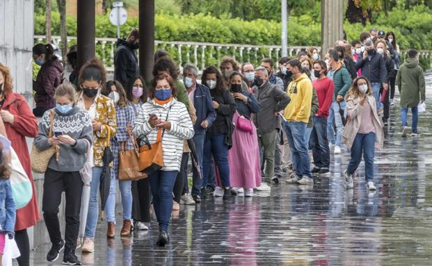 Sanidad cierra 400 citas a la carrera para no perder dosis tras un fallo de convocatoria