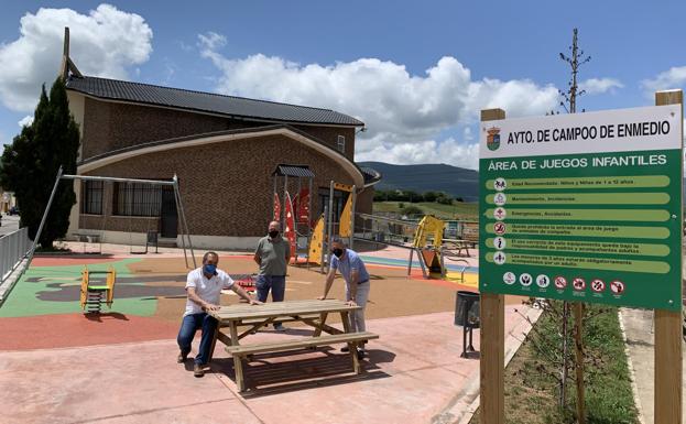 Matamorosa estrena la remodelación del parque infantil de la iglesia nueva