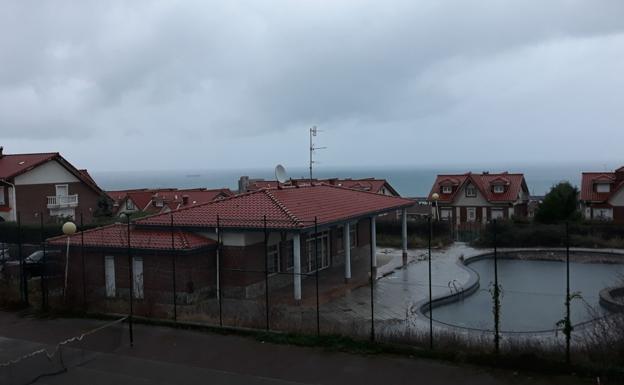 Castro adjudica la urbanización de la zona de Montesolmar para poder regularizar casi 100 viviendas
