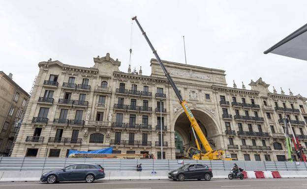 Las obras de 14 artistas lucirán desde este fin de semana en las vallas del futuro Espacio Pereda