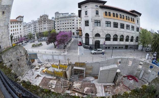 Los arqueólogos denuncian la obra junto a la catedral