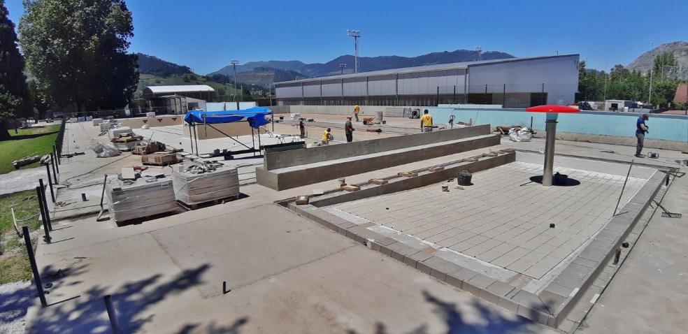 Siete décadas de piscinas en Los Corrales