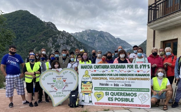 Miles de pasos solidarios por Peñarrubia y Tresviso