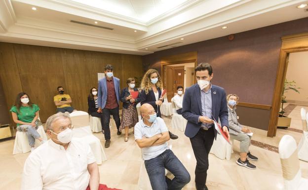 «Todos miran al PSOE cuando se habla de cambio»