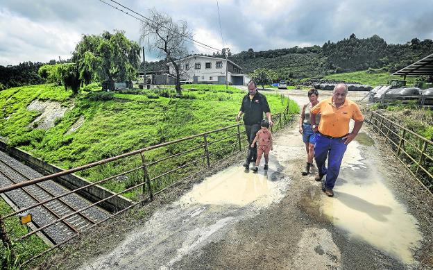 Los vecinos de Serdio rechazan la pasarela peatonal que el Gobierno valora instalar