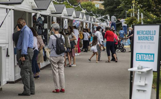 Los Baños de Ola ya refrescan el Parque de Las Llamas