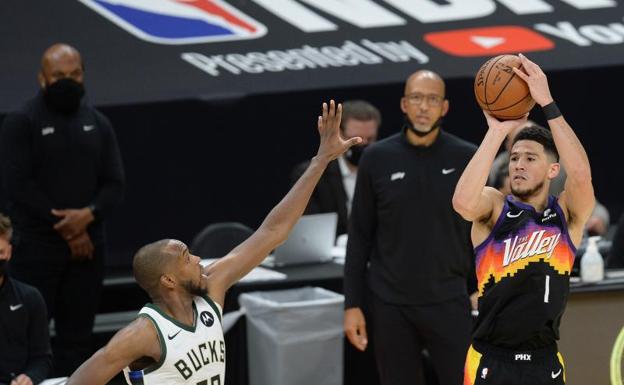 Booker neutraliza los 42 puntos de Antetokounmpo y pone a los Suns 2-0