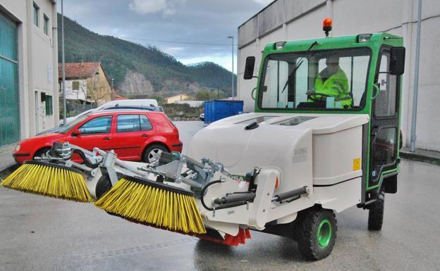 Más personal y nuevo material para la limpieza en Los Corrales