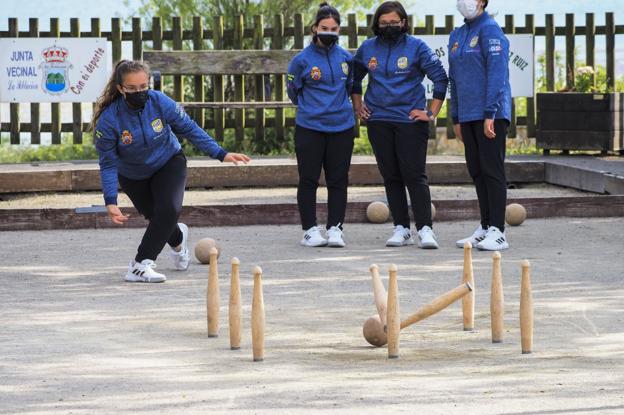 Campoo no se apea del liderato