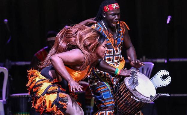 El baile y la música folk llegan a Castro en julio