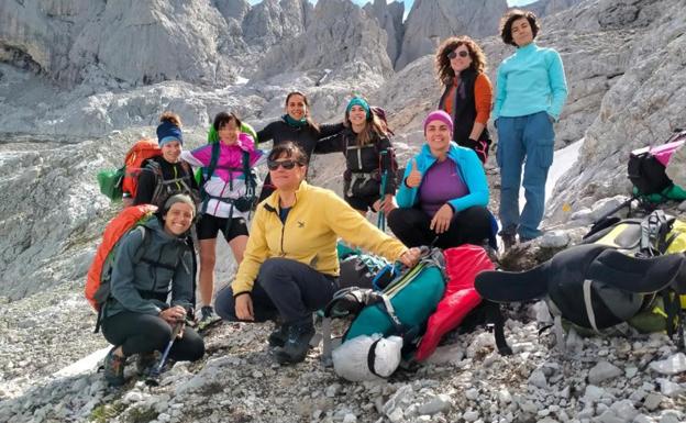 Nueve mujeres desafían juntas al Anillo Vindio de Picos de Europa