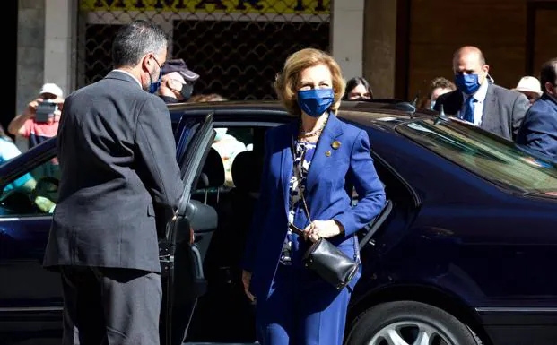 La reina Sofía visita el Banco de Alimentos de Cantabria