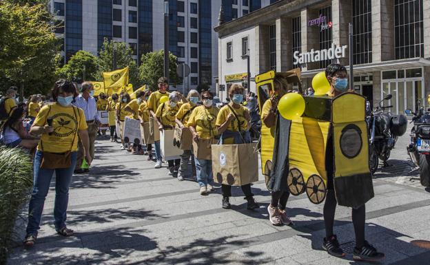 La plataforma por el tren a Bilbao exige recuperar el servicio de la tarde y otras frecuencias prepandemia