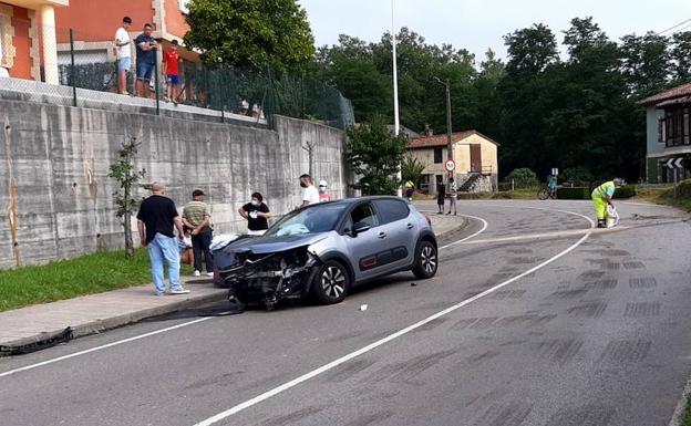 Dos heridos en un accidente de tráfico entre dos vehículos en Entrambasaguas