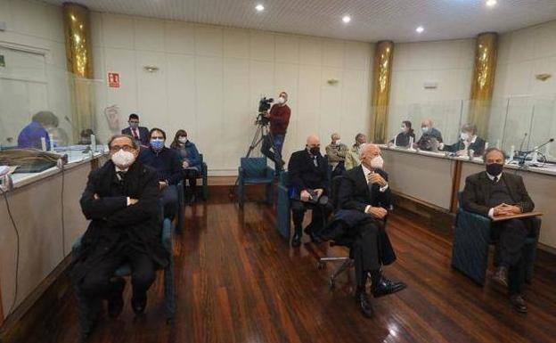 La Fiscalía rebaja a 6 meses la pena de prisión para los consejeros de Sniace por los vertidos al río