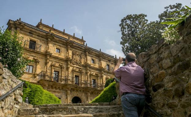 Cultura y moda se fusionarán en el Palacio de Soñanes de Villacarriedo en un festival solidario