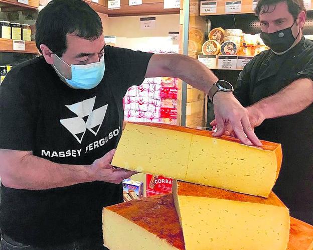 'Tudanco', el queso de mayor tamaño elaborado en Cantabria