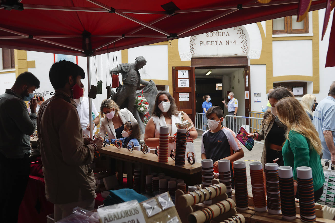 Un rotundo Ventura corta dos orejas en la primera tarde de feria