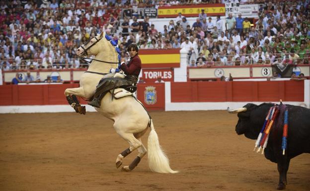 Arranca la 'mini feria' taurina con una corrida con tres figuras del rejoneo