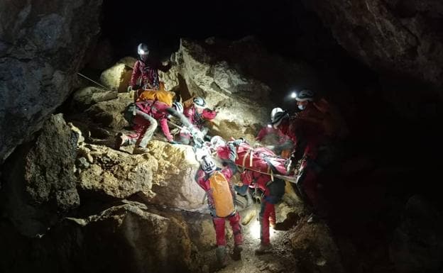 Las cuevas del Asón vuelven a ser escenario de entrenamiento