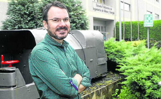 Amador Priede: «A veces subestimamos la capacidad de afrontamiento del paciente con cáncer»