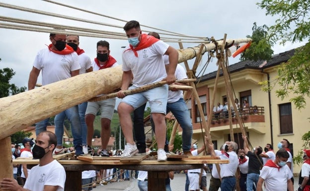 La Maya de Silió vuelve a presidir la plaza de Santiago