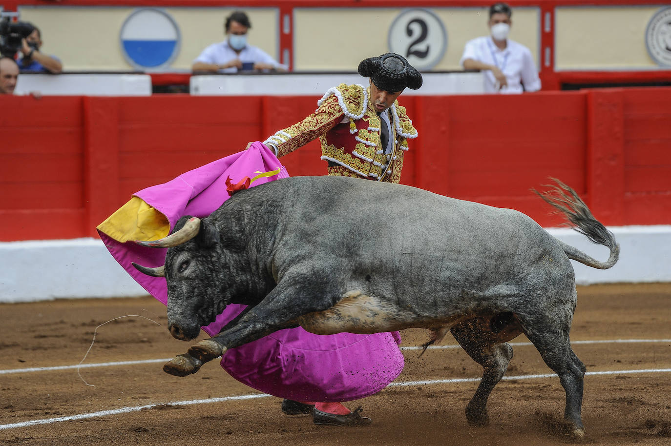 Tres orejas y puerta grande para Perera