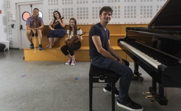 «Poder tocar con algunos de los mejores maestros del mundo siempre es un lujo»