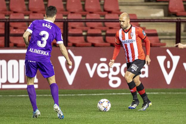 Unai Medina refuerza la zaga del Racing