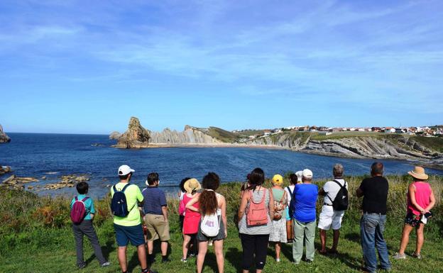 Rutas guiadas por la costa de Liencres, la Picota y el Monte Tolío