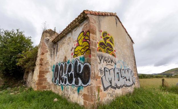 El Lazareto de Abaño ya en vías de su restauración, recibe otro ataque grafitero