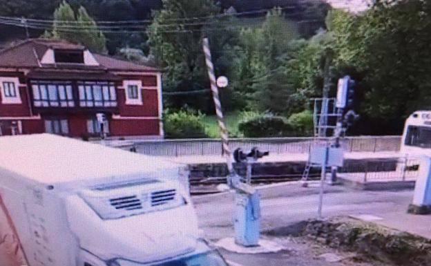 Indignación en Gibaja: «Las barreras del tren llevan 30 horas sin funcionar»