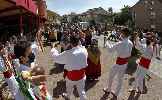 Tanos celebra la Virgen de las Nieves con misa y danzas