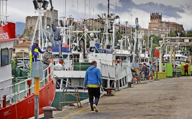 Dos brotes en dos pesqueros de San Vicente dejan en tierra a 27 marineros vacunados con Janssen